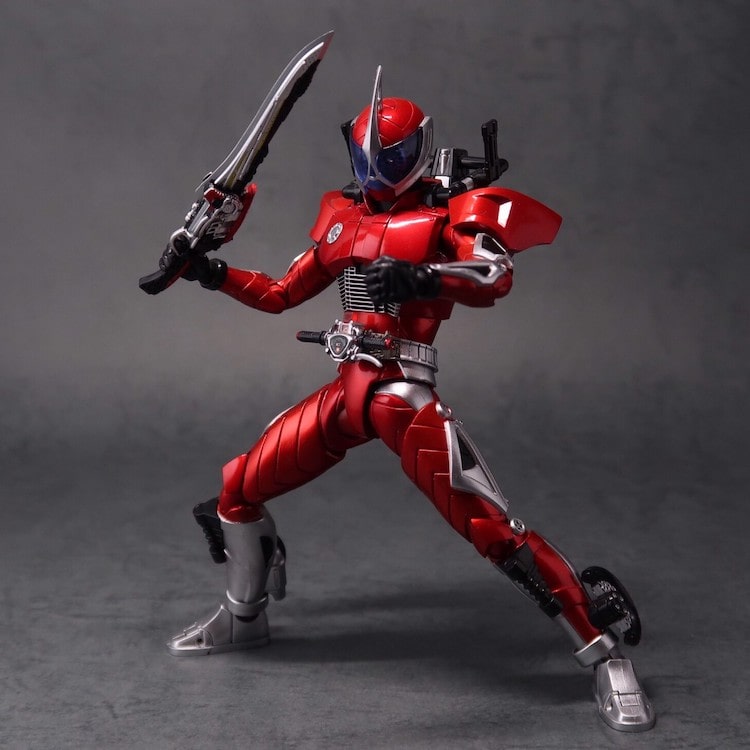 S.H.Figuarts 仮面ライダーアクセルのアクションポーズの写真
