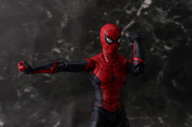 S.H.Figuarts スパイダーマン アップグレードスーツ の上半身の可動範囲の写真