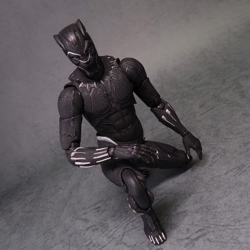 MAFEXブラックパンサーのフィギュア画像