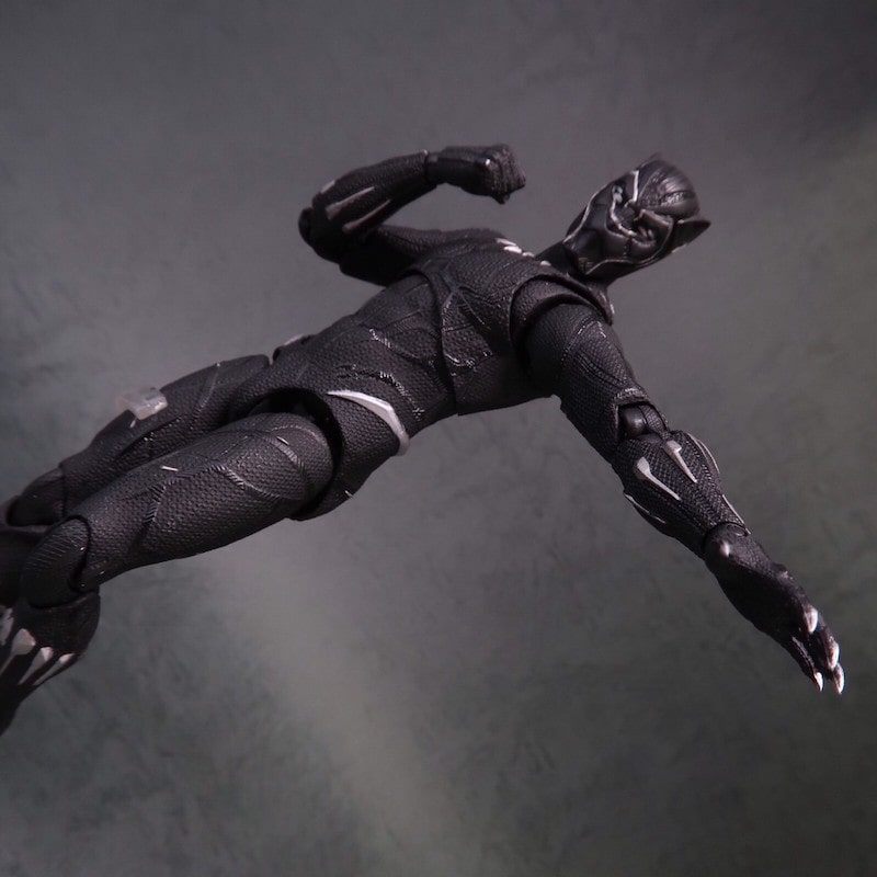 MAFEXブラックパンサーのフィギュア画像
