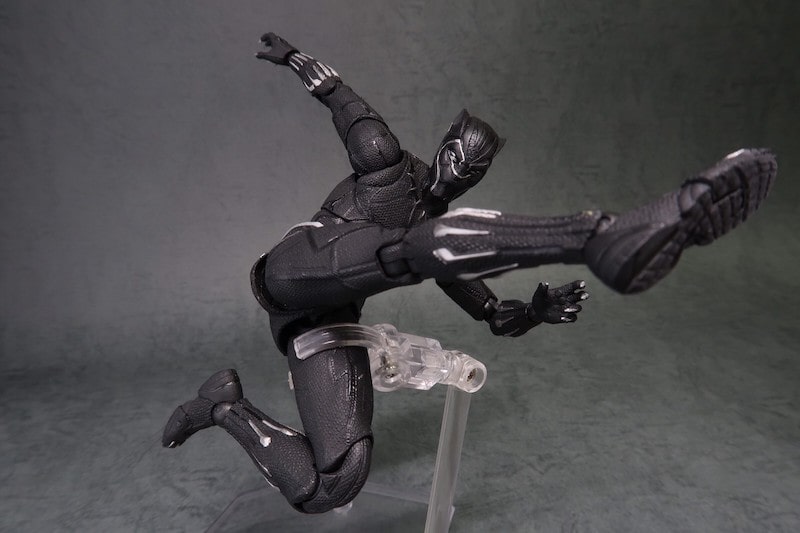 MAFEXブラックパンサーのフィギュア画像