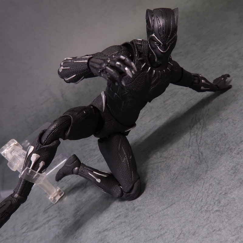 MAFEXブラックパンサーのフィギュア画像