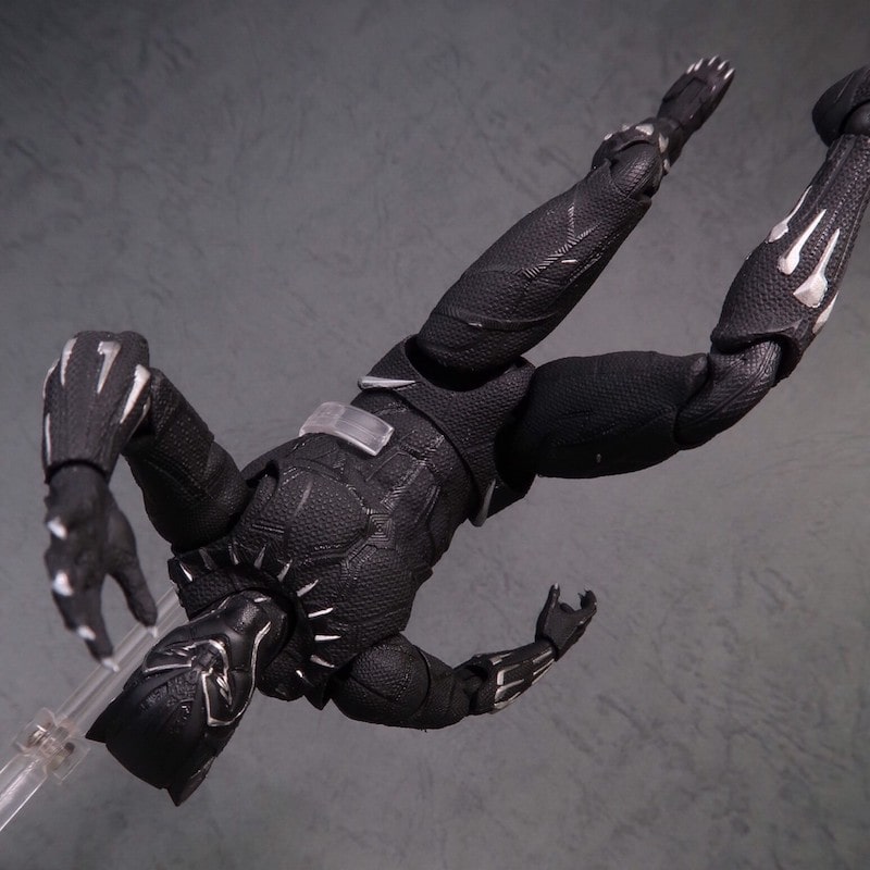 MAFEXブラックパンサーのフィギュア画像