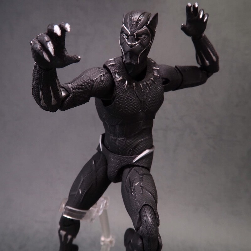 MAFEXブラックパンサーのフィギュア画像