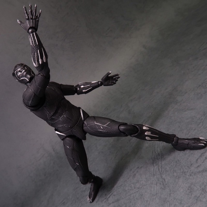 MAFEXブラックパンサーのフィギュア画像