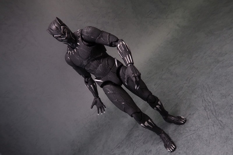 MAFEXブラックパンサーのフィギュア画像