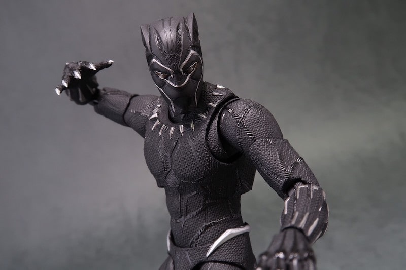 MAFEXブラックパンサーのフィギュア画像