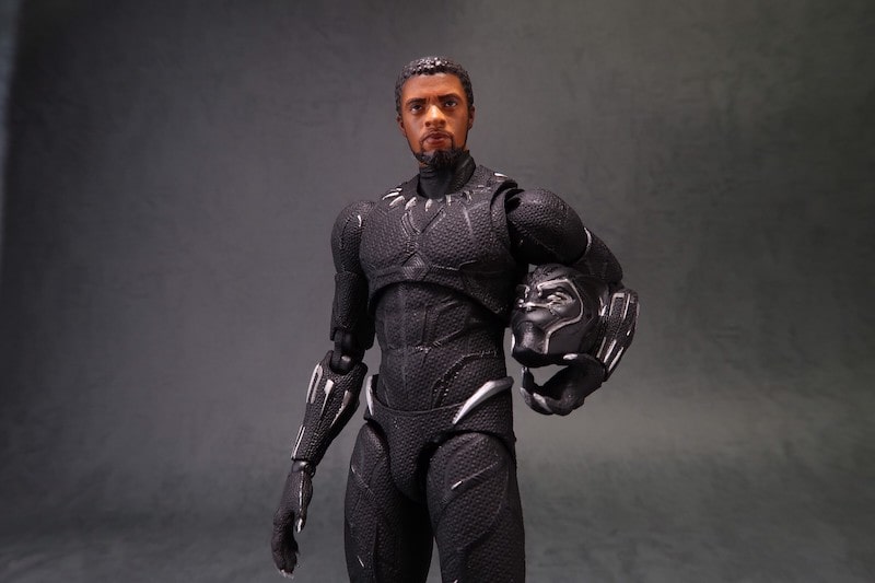 MAFEXブラックパンサーのフィギュア画像