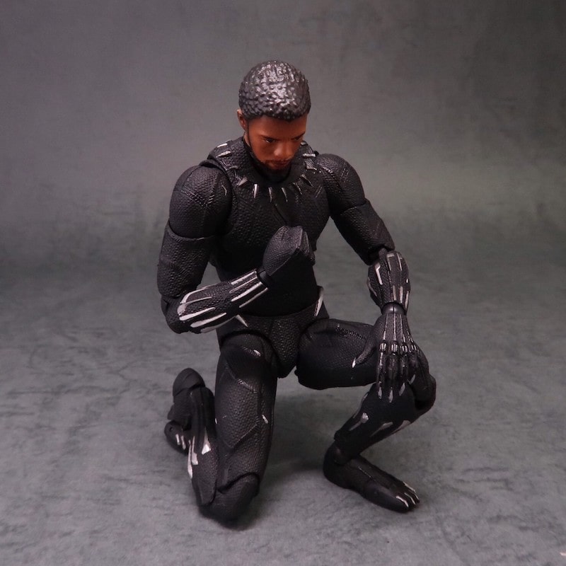 MAFEXブラックパンサーのフィギュア画像