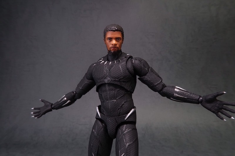MAFEXブラックパンサーのフィギュア画像