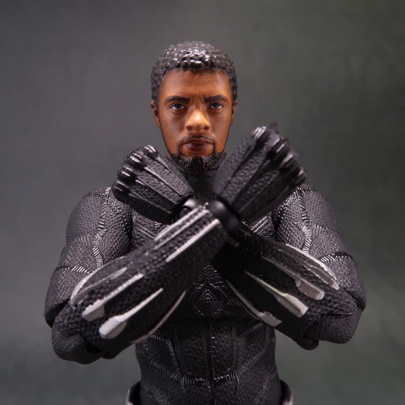 MAFEXブラックパンサーのフィギュア画像