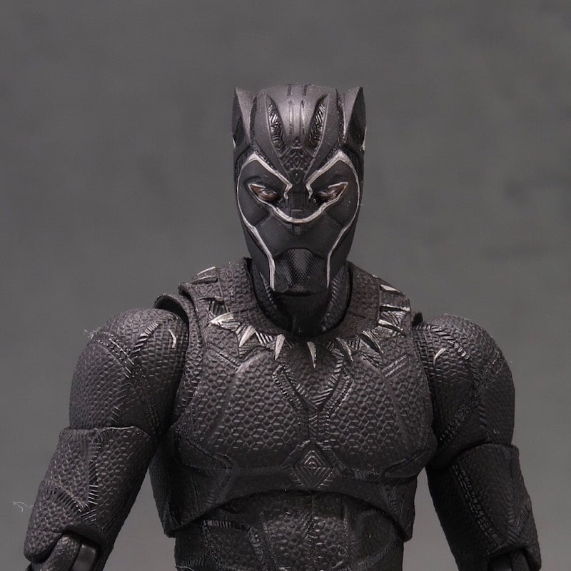 MAFEXブラックパンサーのフィギュア画像