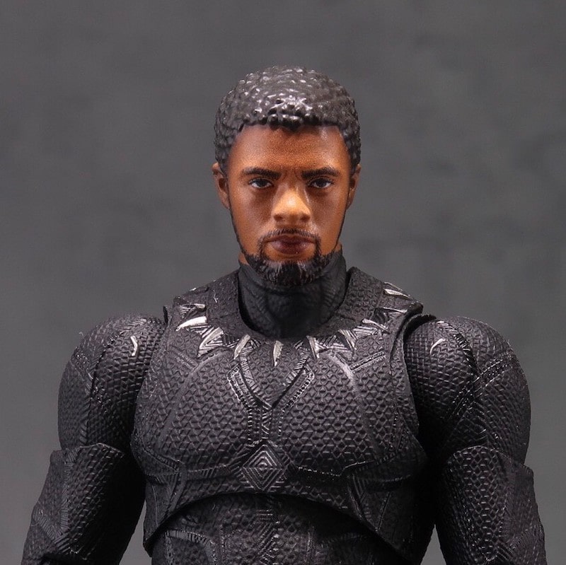 MAFEXブラックパンサーのフィギュア画像