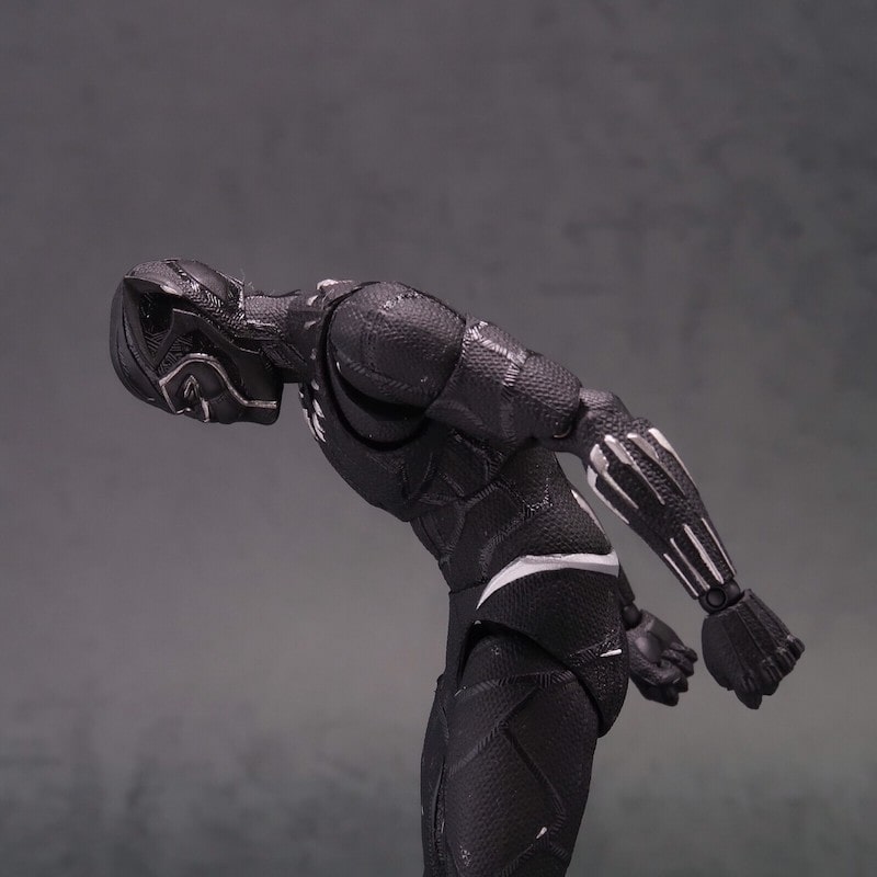 MAFEXブラックパンサーのフィギュア画像
