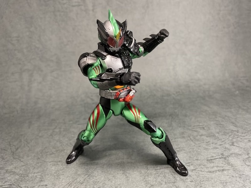 世界を買える SHフィギュアーツ 仮面ライダーニューオメガ 仮面