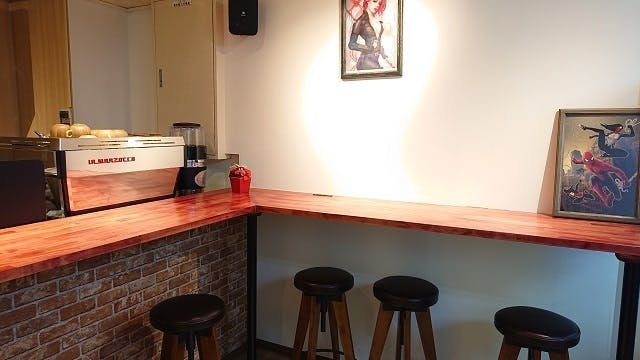 オシャレな空間でアメコミトークを楽しめる