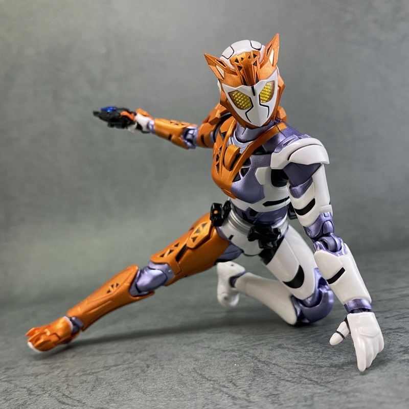 S.H.フィギュアーツ 仮面ライダーバルキリー ラッシングチーター