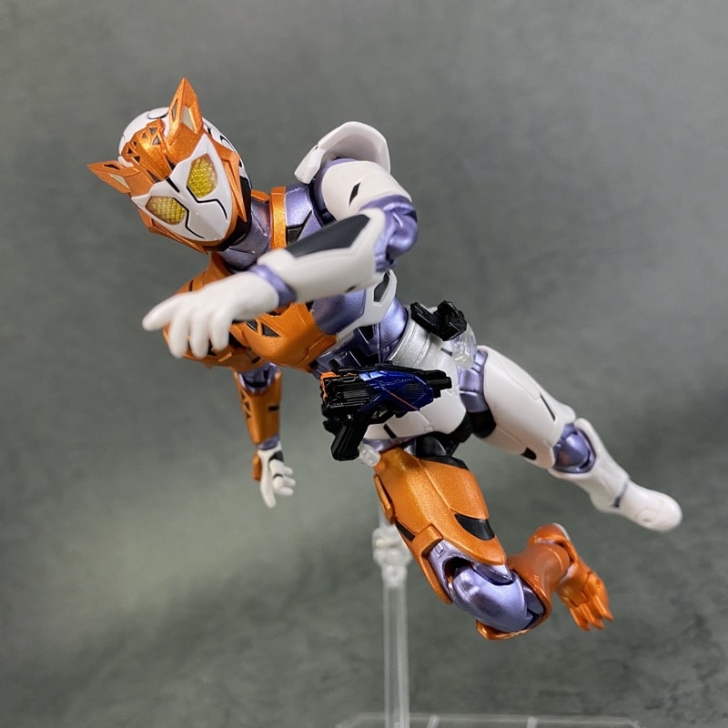 S.H.フィギュアーツ 仮面ライダーバルキリー ラッシングチーター
