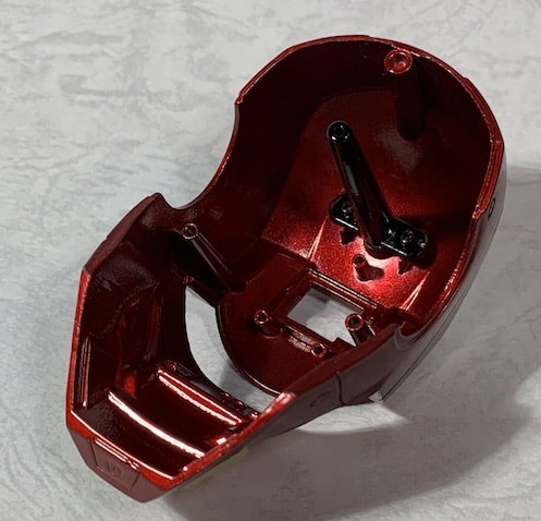 顔パーツに支柱を装着