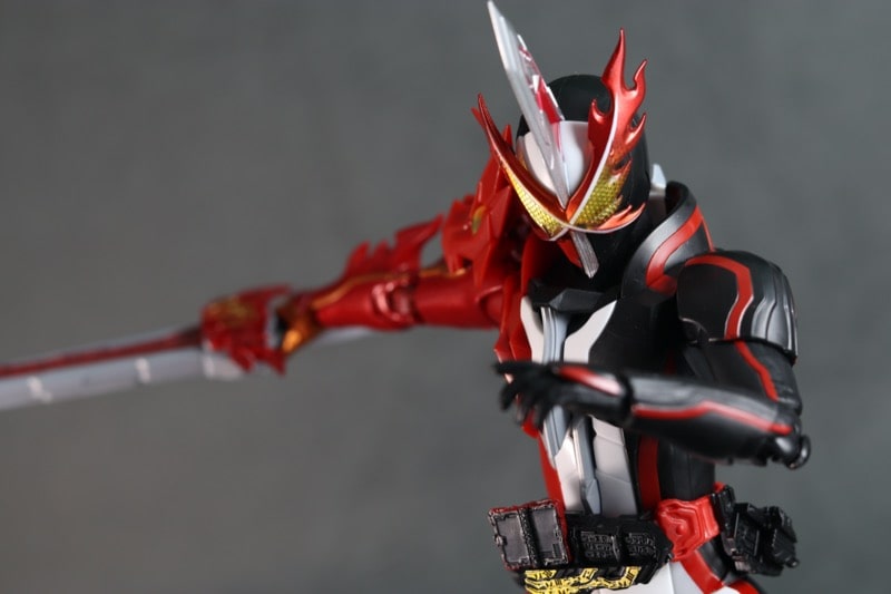 S.H.フィギュアーツ 仮面ライダー セイバー フレイムドラゴン