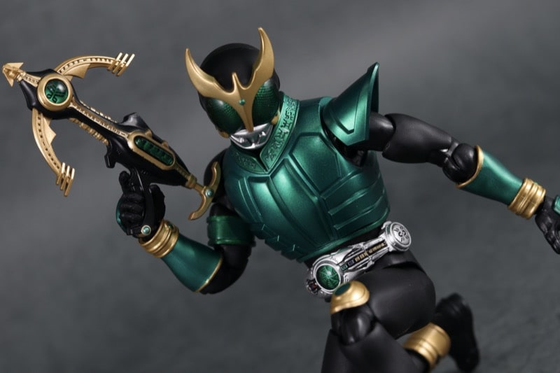 新品 フィギュアーツ 真骨彫 仮面ライダークウガ ドラゴン・ペガサス