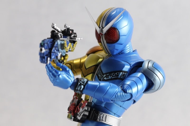 S.H.フィギュアーツ 真骨彫 仮面ライダーダブル ルナトリガー